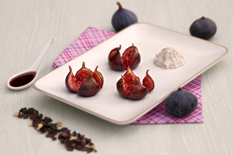 Pour tous les amateurs de figue, découvrez notre surprenante recette de figues au vin rouge La Villageoise en cuisine. Bonne dégustation.