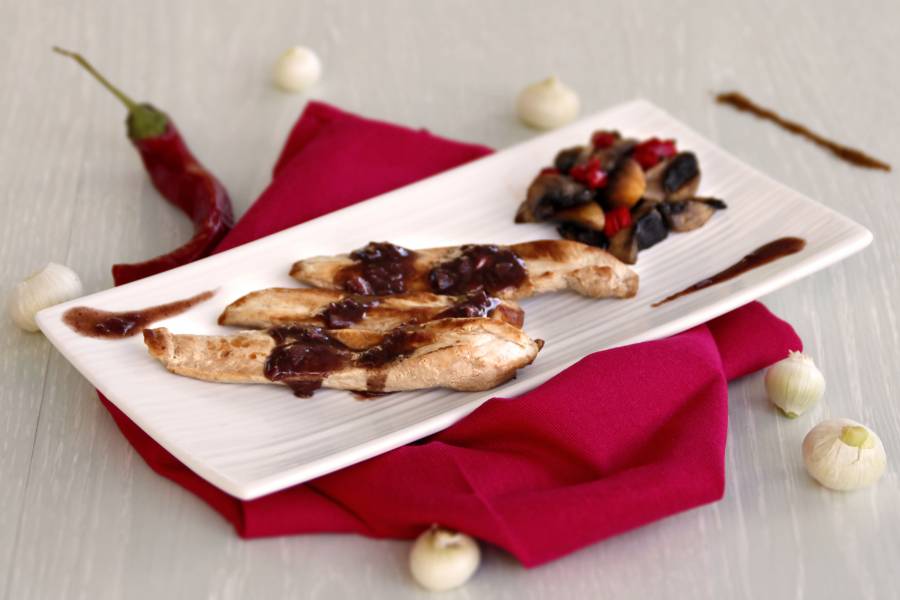Découvrez nos surprenantes aiguillettes de canard au vin rouge La Villageoise en cuisine