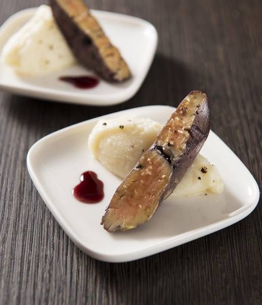 Découvrez notre surprenante recette de mousseline de panais et foie gras au vin rouge La Villageoise en cuisine.