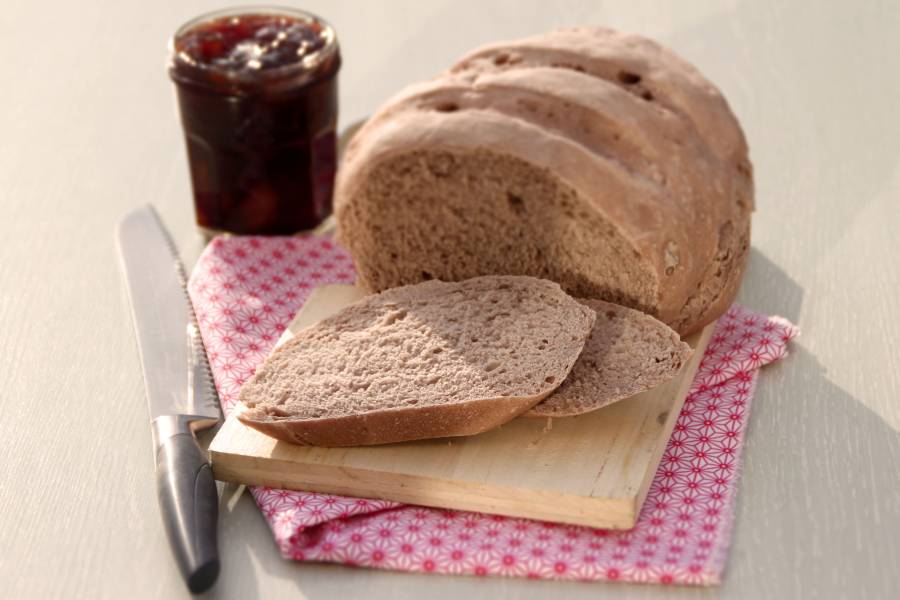 Pour tous les amateurs de pain, découvrez notre surprenante recette de pain au vin rouge La Villageoise en cuisine. Bonne dégustation.