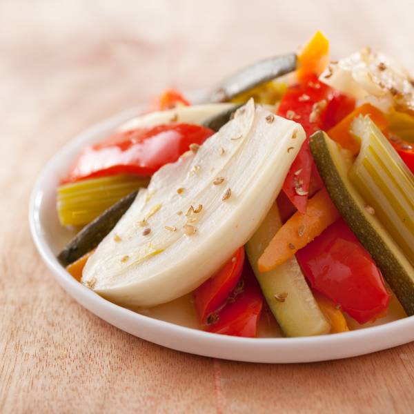 Découvrez notre surprenante recette de légumes à croquer façon pickles au vin blanc La Villageoise en cuisine