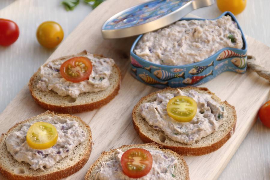 Pour tous les amateurs de sardines, découvrez notre surprenante recette de tapas de sardine au vin rouge La Villageoise en cuisine. Bonne dégustation.