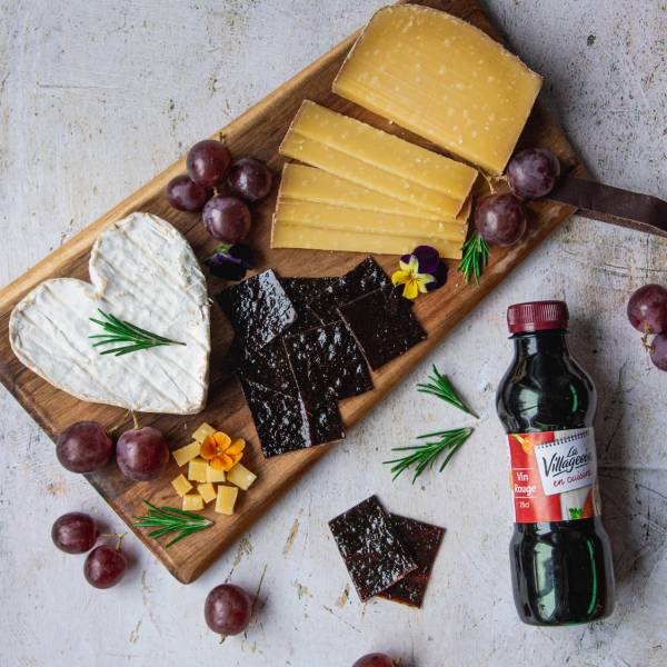 Pour tous les amateurs de figues et de recettes originales, découvrez notre surprenante recette de chips de confiture de figue au vin rouge La Villageoise en cuisine. Bonne dégustation.