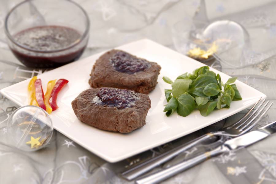 Pour tous les amateurs de viande d'Autruche, découvrez notre surprenante recette de pavés d'autruche au vin rouge La Villageoise en cuisine. Bonne dégustation.